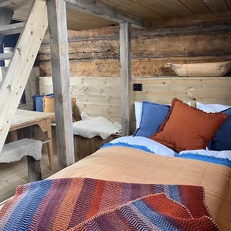 Sauefjoset - Idyllisk Gardstun Fra 1800-tallet Holiday home Skjak