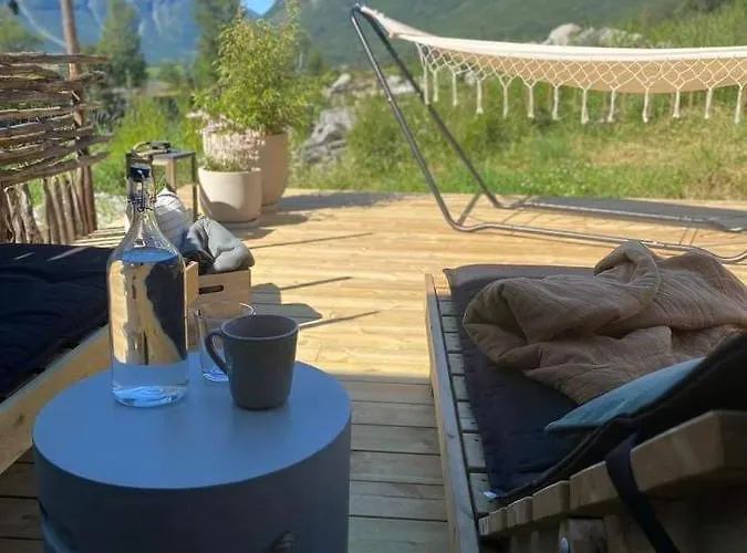 Sauefjoset - Idyllisk Gardstun Fra 1800-tallet Шок